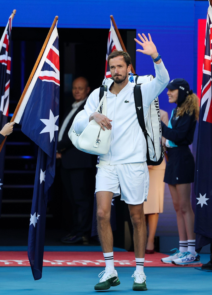 意大利网球队轻取西班牙网球队，梅德韦杰夫送出助攻的简单介绍