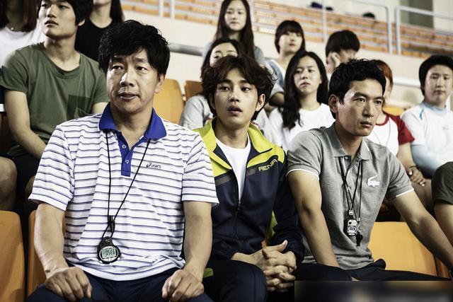 包含游泳迎来宿敌之战，恩怨再续的词条