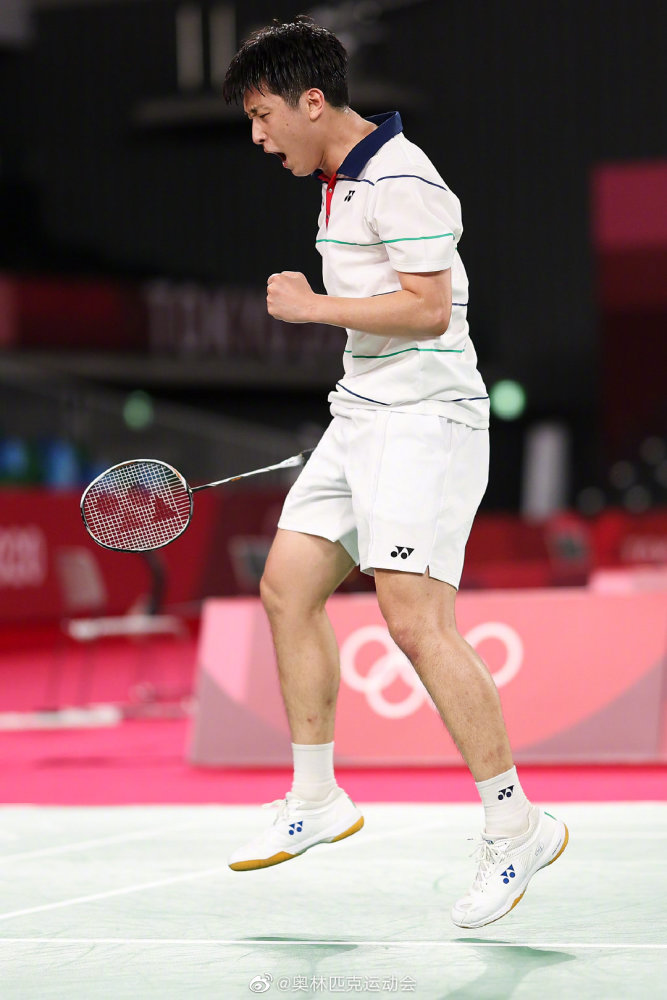 CS2选手爆冷获胜，专家预测失准