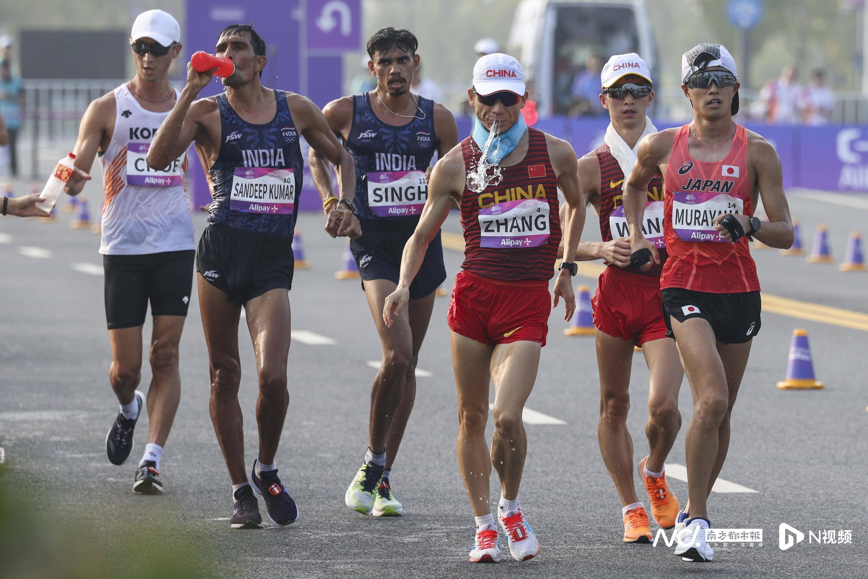 爱游戏下载-田径赛事精彩瞬间盘点，年度回顾震撼登场