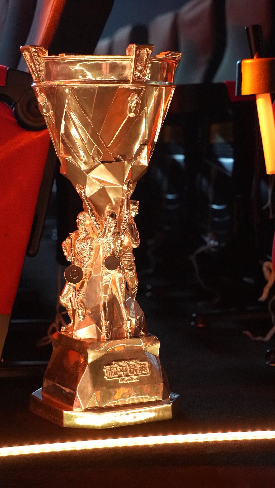 包含和平精英选手发挥出色，荣膺最佳MVP的词条