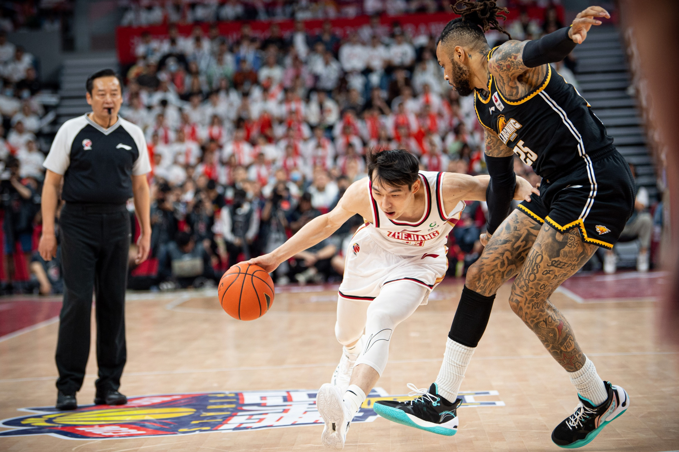 雷霆绝杀新疆队，胡金秋带队取胜的简单介绍