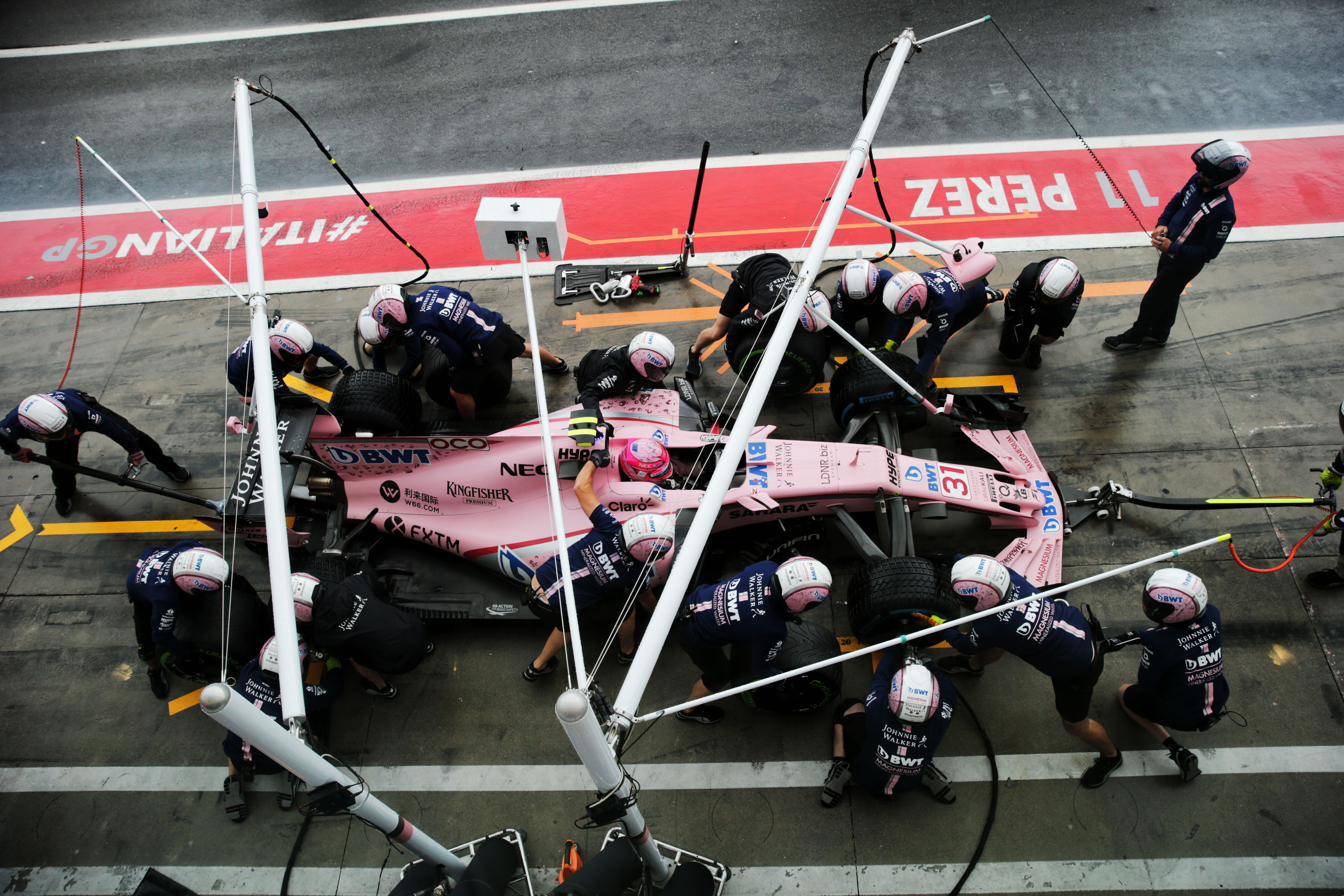 哈斯车队险胜红牛二队,佩雷兹状态火热 哈斯车队险胜红牛二队,佩雷兹状态火热