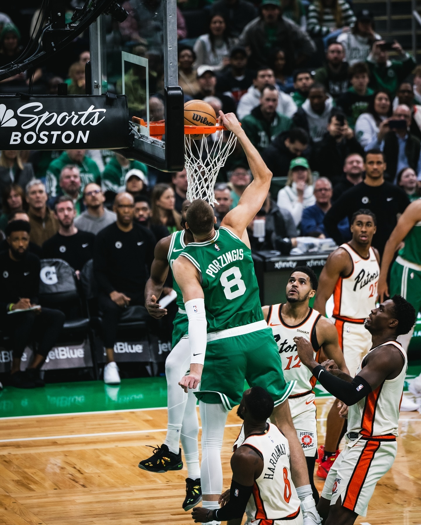 凯尔特人横扫上海队,易建联扛起全队 凯尔特人横扫上海队,易建联扛起全队