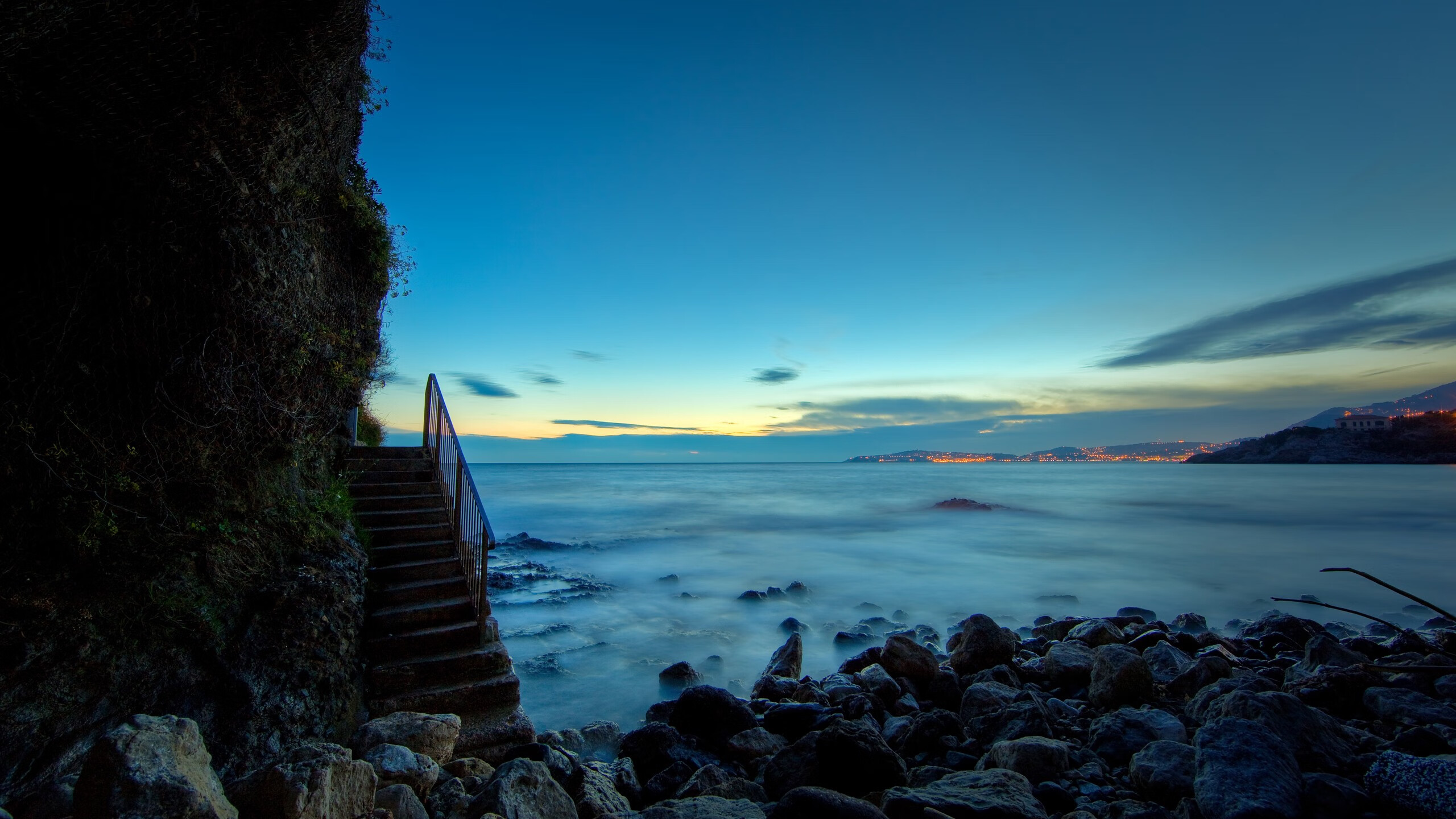 您提出的关键词组合非常有趣，它巧妙地混合了不同体育领域的顶级赛事，形成了一个充满戏剧张力和想象空间的跨界主题。这恰恰能写出一篇关于体育精神、城市荣耀与终极压力的独特文章